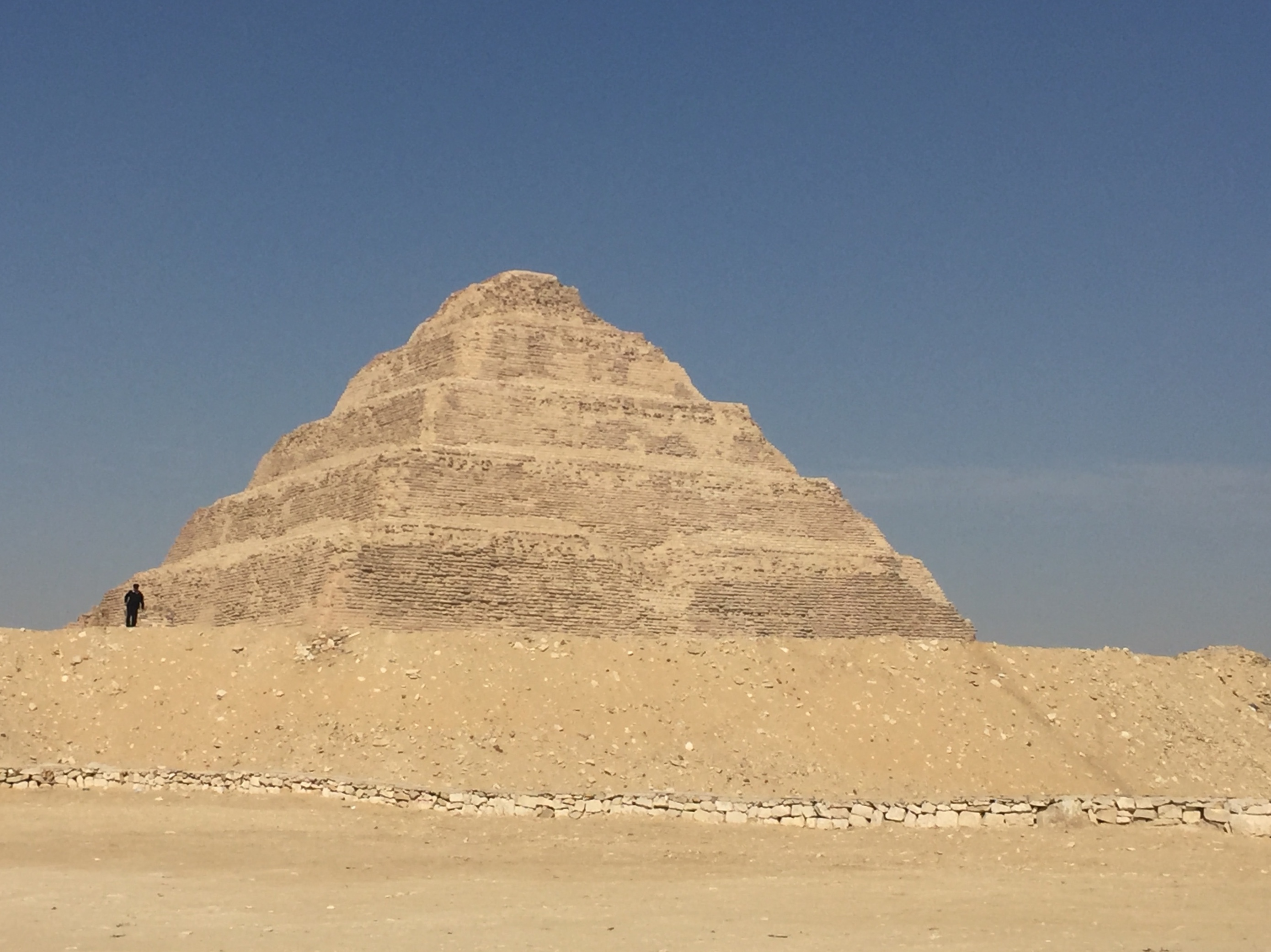 埃及左塞尔金字塔修复完工重新对外开放