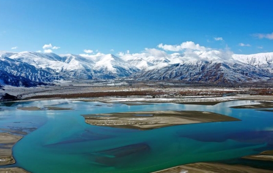 西藏：雅江雪景美如画