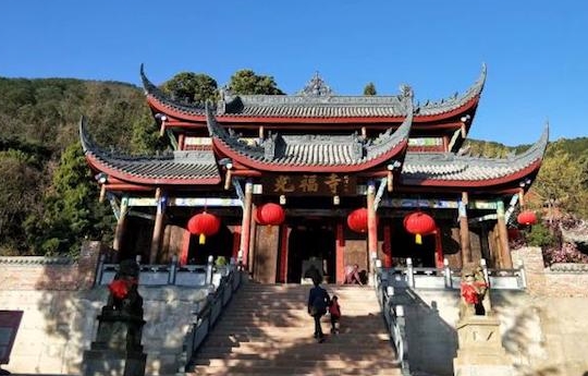 凉山大火尚未危及古刹光福寺，相关文物陆续转移