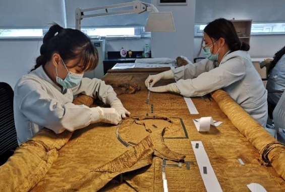 丝绸博物馆「女医生」：20余年巧手缝补 曾修复慈禧龙袍