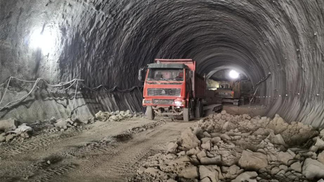 提前10天完工 云南红河弥蒙铁路全线首座隧道贯通