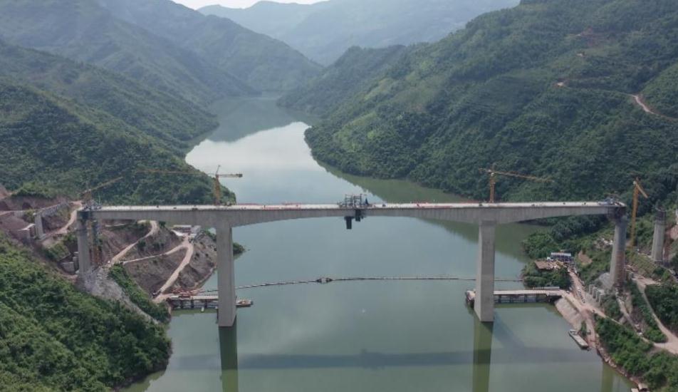 主跨216米！中國鐵路最大跨度連續剛構樑大橋合龍