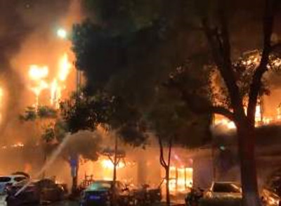有片 | 江蘇常州一商鋪發生火災引燃周邊商鋪 已致2死5傷