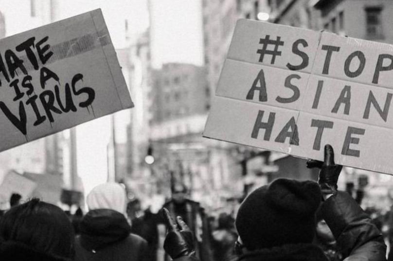 襲擊亞裔事件激增 美國數百名亞裔民眾聚集抗議歧視和暴力