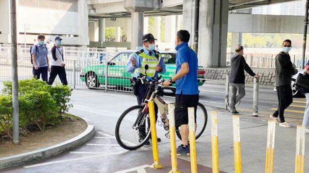 警方屯門打擊單車違例 發27張傳票