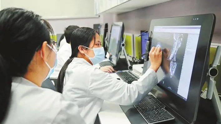 香港醫生可「轉評」內地職稱 鼓勵更多港澳醫療機構來深辦醫