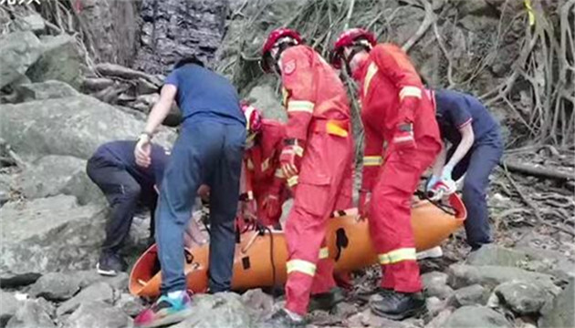 一男子在梧桐山墜崖 深圳消防緊急救援