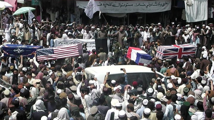 有片丨塔利班支持者「抬棺遊行」 慶祝美軍撤出阿富汗