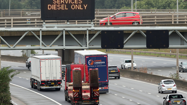 英國「油荒」持續 政府應對措施被指杯水車薪