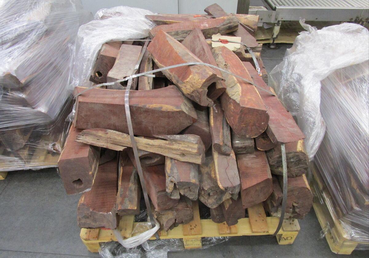 海關檢獲約1910公斤懷疑受管制紫檀木材