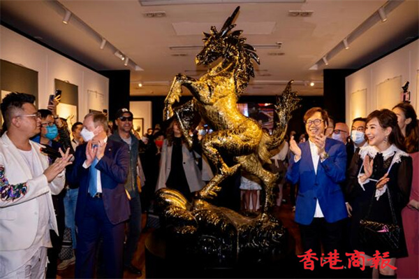 有片｜2021「龍馬躍影」馬興文（Simon Ma）藝術作品巡迴展開幕典禮在港舉行