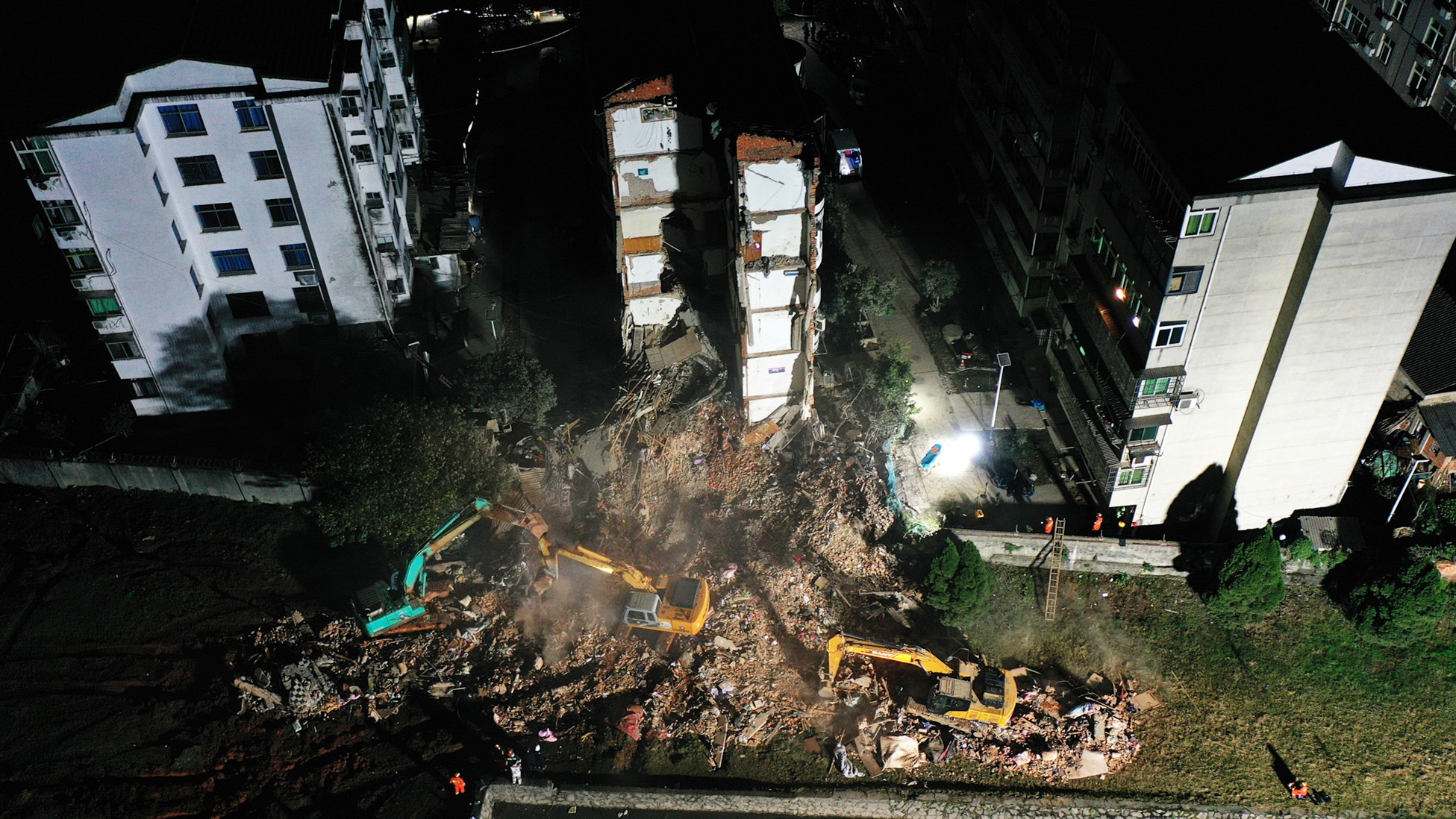 江西一棟職工宿舍樓發生局部坍塌 4人遇難