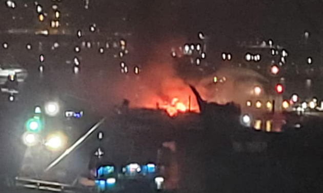 屯門三聖邨漁船起火 8人獲救無人受傷