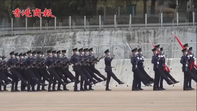 有片 | 香港警隊7月1日起將全面轉用中式步操 看港警正步走威武時刻