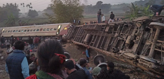 印度一特快列車發生脫軌事故  已致7死45傷