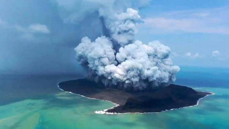 湯加政府在火山噴發後發布首個聲明：境內一島嶼上房屋全被毀