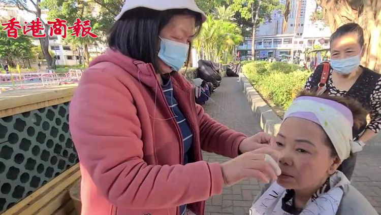 有片｜香港不少中老年女士街邊線面 迎接農曆新年