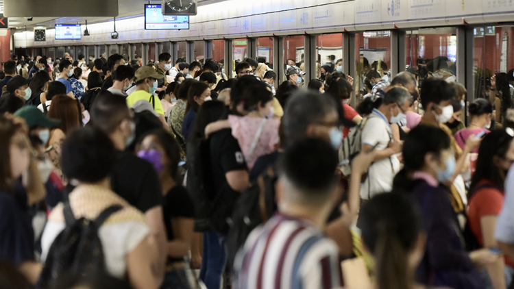 疫情衝擊本地客運量急降四成 陳帆：抗疫基金將支援業界人士