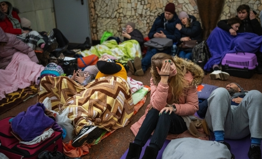 抵達德國柏林的首批烏克蘭難民開始申請避難