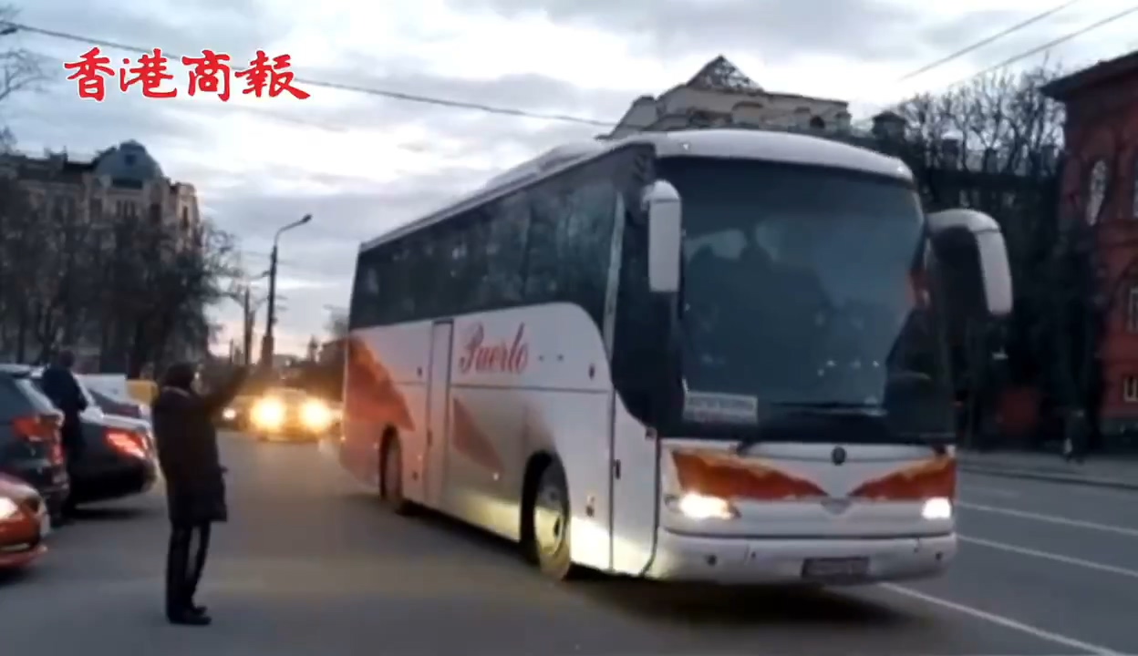 有片｜首批中國留學生已從基輔安全撤離並順利通關