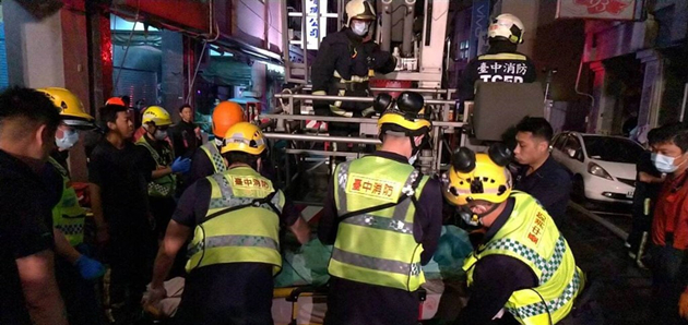 【追蹤報道】台灣台中火災釀6死6傷疑因雜物堆積 頂樓加蓋悶燒同烤箱
