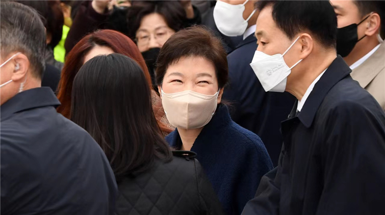 韓國前總統朴槿惠今出院 將赴亡父墓地參拜