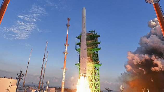 韓國首次成功試射固體燃料火箭 