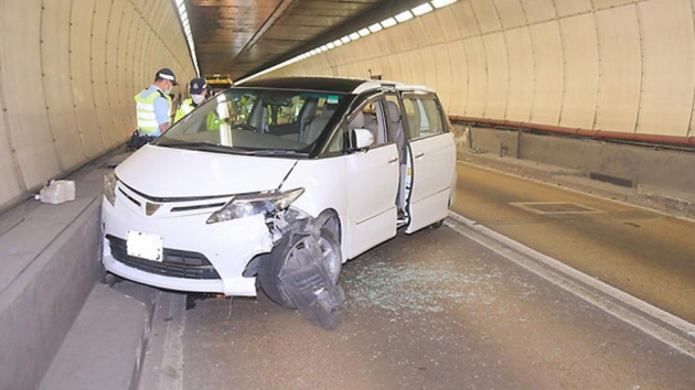 有片｜私家車獅隧失控撞壆 58歲司機送院後不治