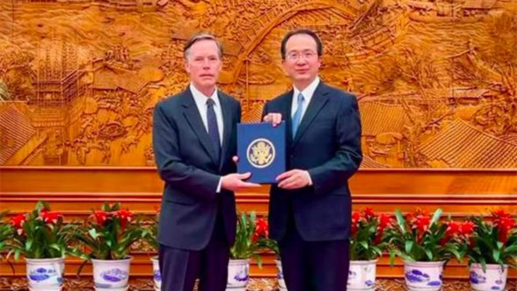 美國新任駐華大使伯恩斯遞交國書副本