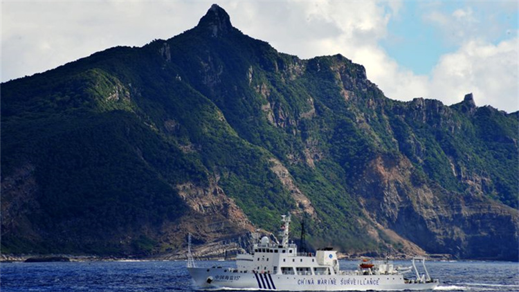 中國海警艦艇編隊4月12日在中國釣魚島領海內巡航