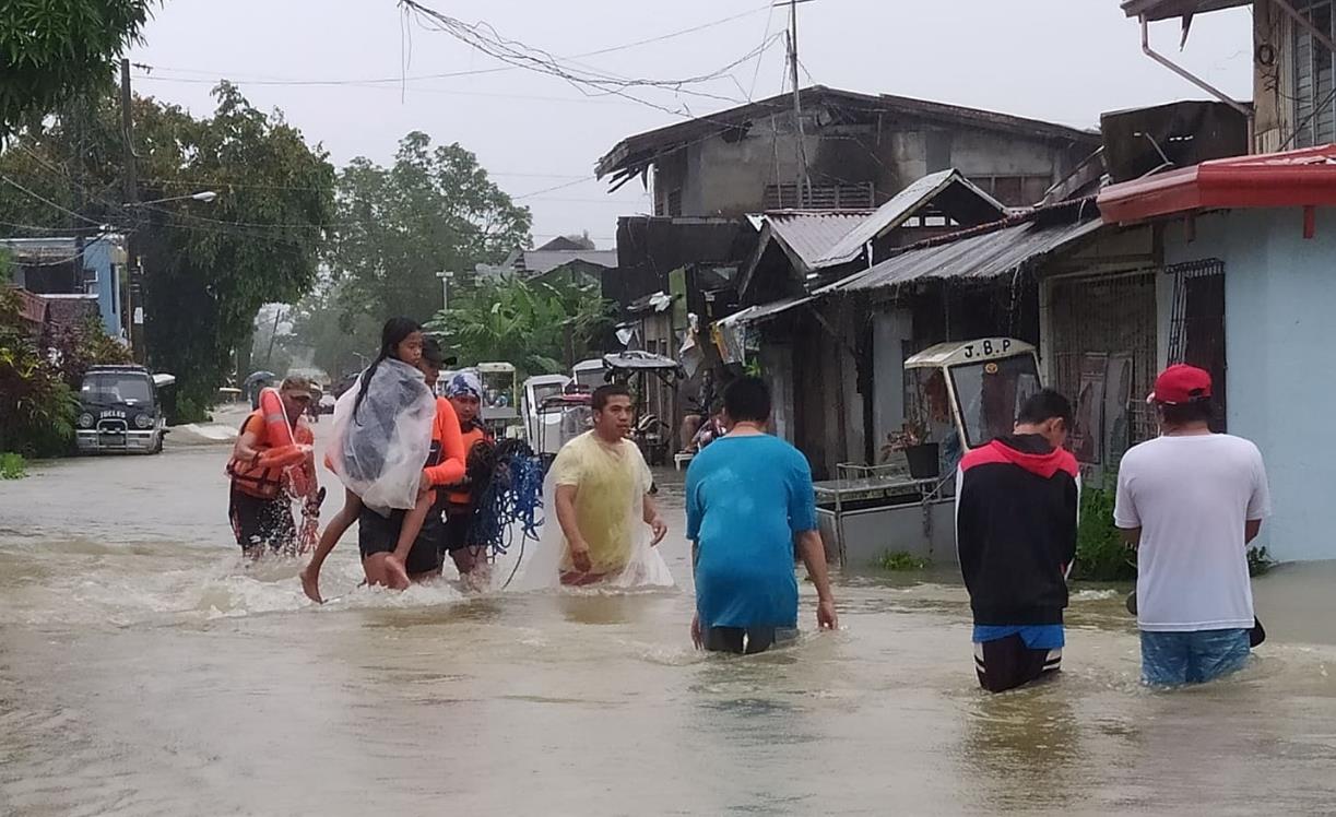 圖集丨颱風「鯰魚」席捲菲律賓 近14萬人受影響