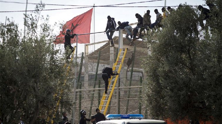 大批非法移民經摩洛哥湧入梅利利亞 已造成至少23人死亡