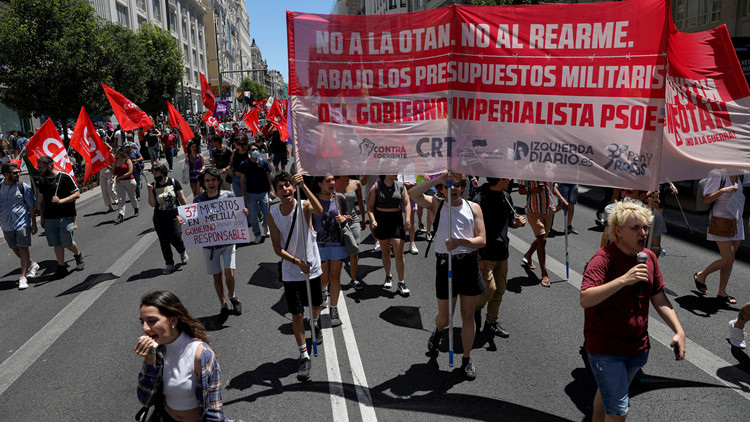 西班牙首都數千人參加反北約大遊行