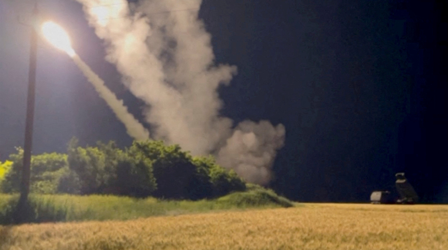 俄軍摧毀烏「海馬斯」火箭彈彈藥庫