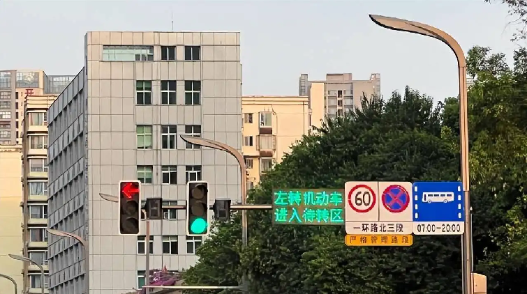 網傳「2022年中國將實施紅綠燈新國標」公安部門闢謠