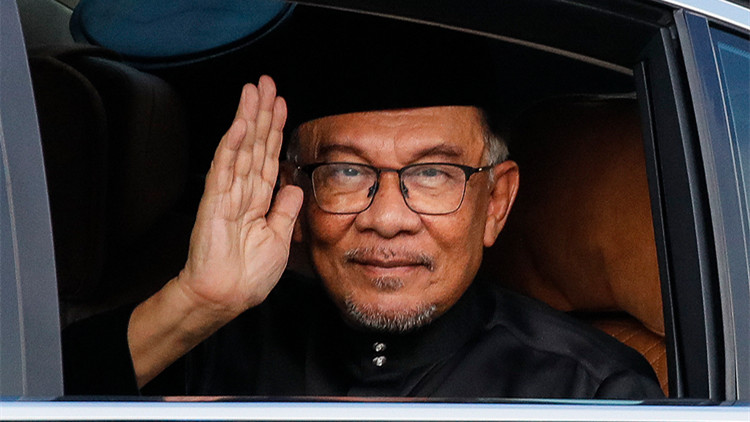 安瓦爾就任馬來西亞第十任總理