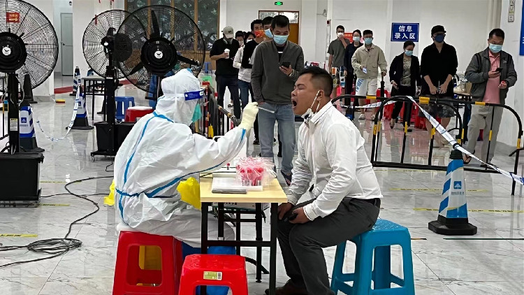 廣州23日新增7620例本土感染者 將分批開展風險區域人員疏解工作