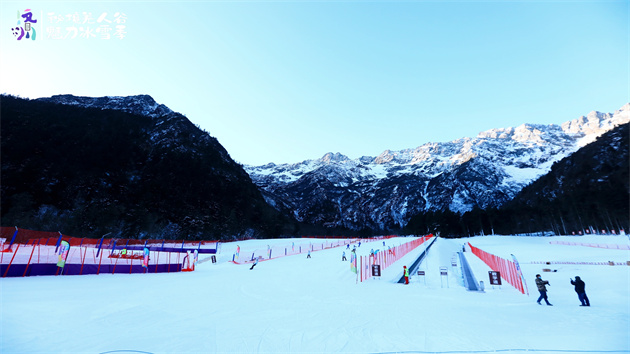 發展「冰雪+」    汶川羌人谷滑雪場開園