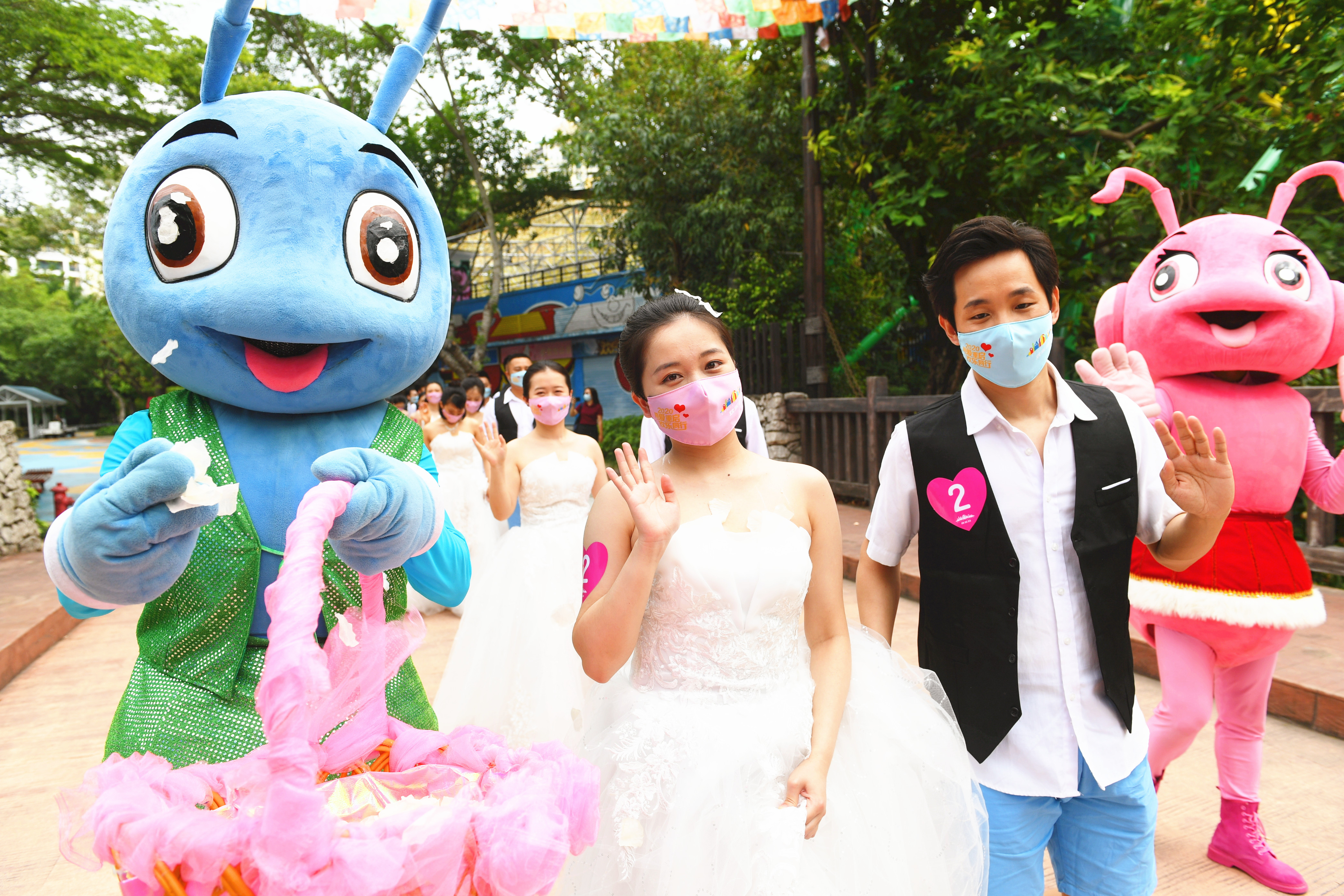 深圳歡樂谷全城招募16對情侶舉行「暴風鞦韆」婚禮