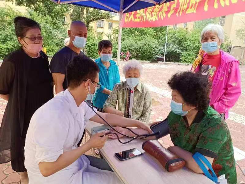 哈市香坊區：174個家庭醫生團隊進網格  居民「家門口」享受簽約式服務