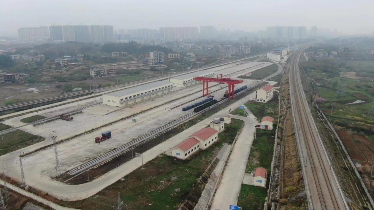湖南邵東鐵路貨場迎來首列集裝箱專列