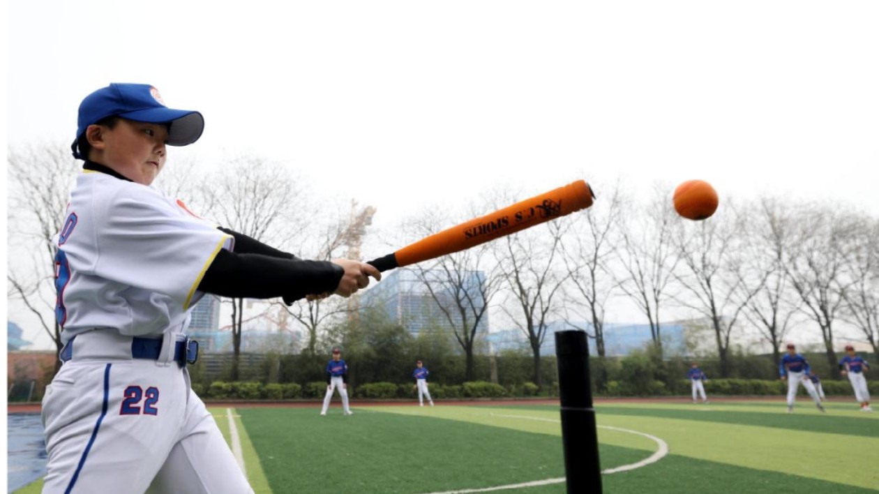 安徽合肥：練習棒球強體質