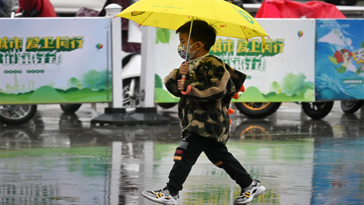 中央氣象台：江南華南將繼續降雨 局地臨雷暴