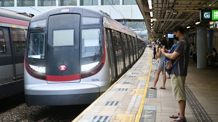 港鐵荃灣站信號故障 現已完成復修列車服務逐復常