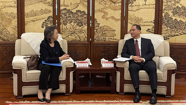 楊何蓓茵到訪北京大學 探討公務員培訓進一步合作空間