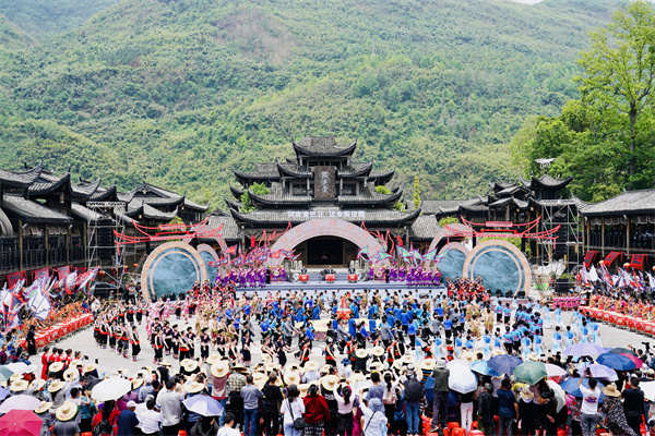 第八屆中國·龍山舍巴日在惹巴拉景區啟幕