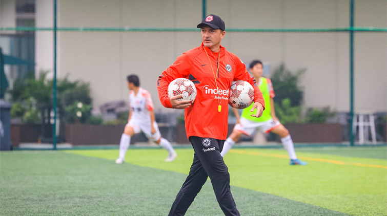 有片 | 深圳外籍足球教練「跳海救人」： 那個年輕人平安了，才是最開心的事