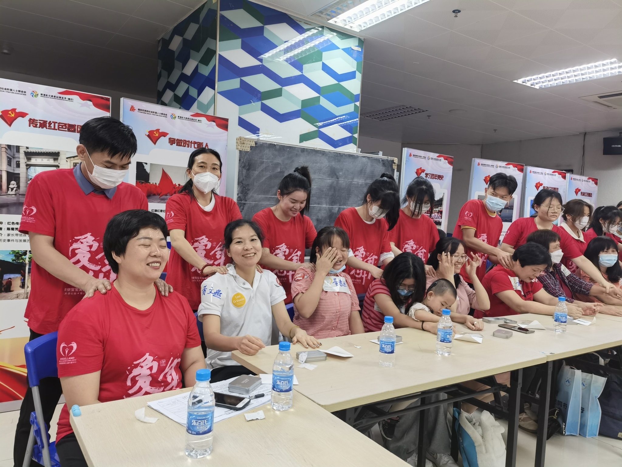 深圳天使家園特殊兒童關愛中心舉辦「母親節」關愛活動