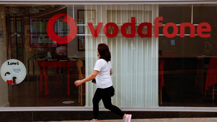 Vodafone現金流大降 未來三年擬裁1.1萬人