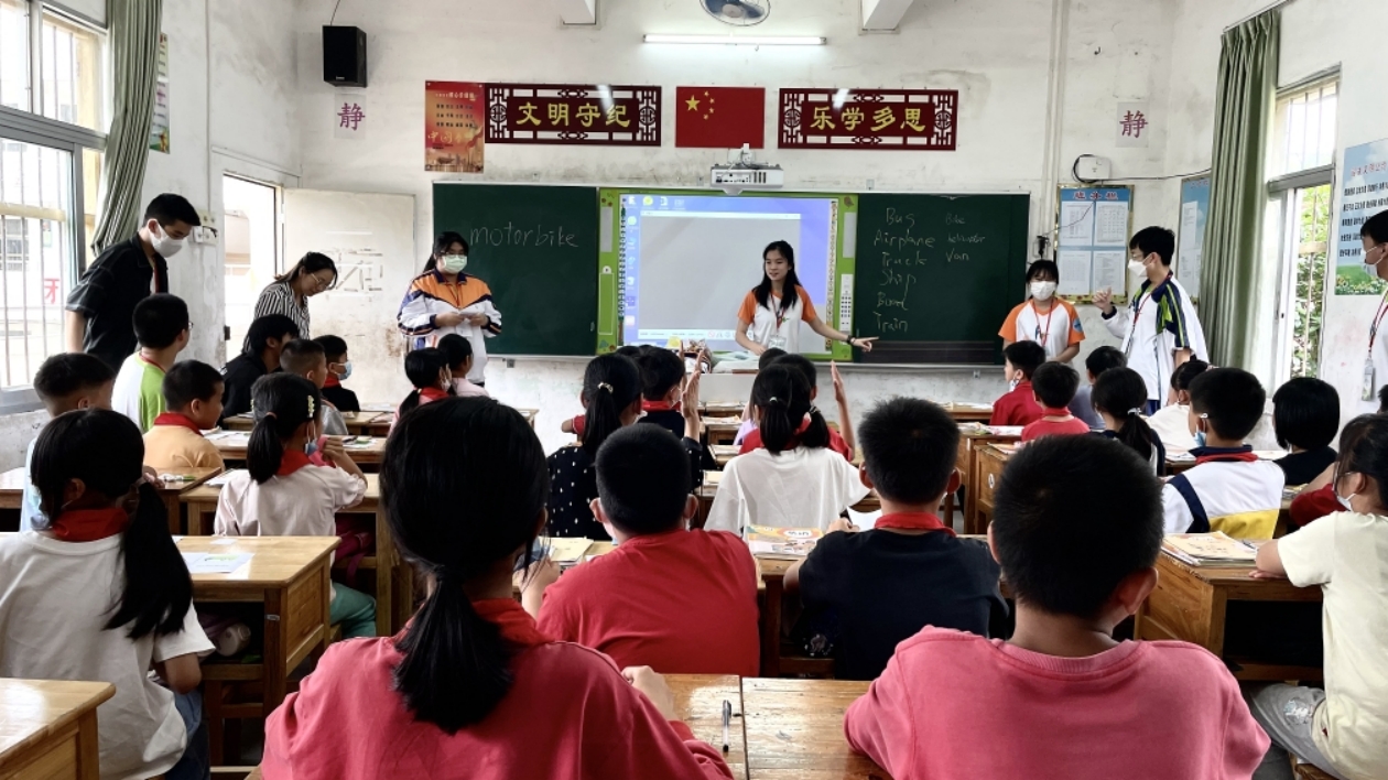 香港110名中學師生赴韶關曲江開展義教活動